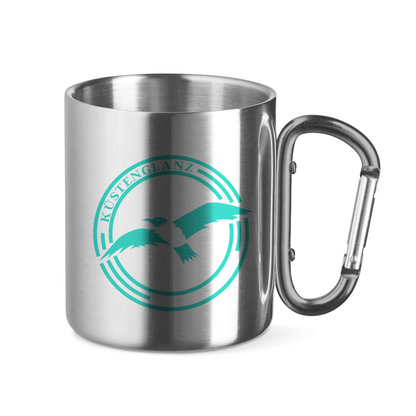Edelstahltasse mit Karabinergriff Küstenglanz Logo