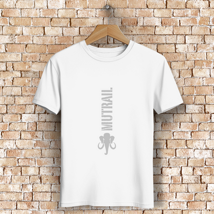 Weißes Herren Premium Bio T-Shirt mit Mammut-Logo von MUTRAIL™